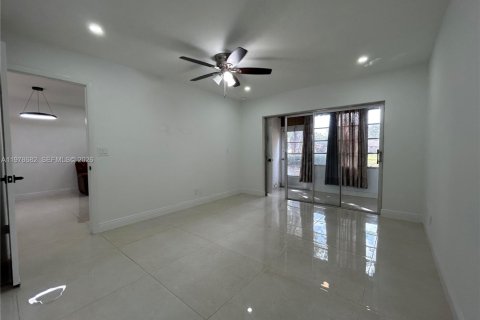Condo in Hollywood, Florida, 1 bedroom  № 2044493 - photo 19
