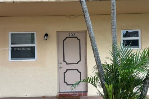 Condo in Hollywood, Florida, 1 bedroom  № 2044493 - photo 3