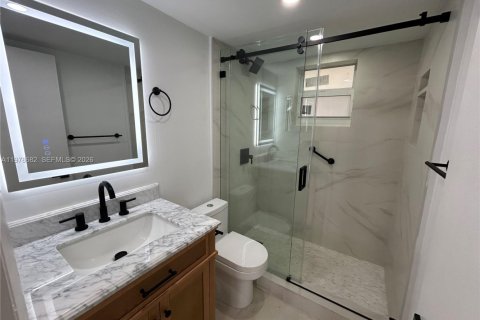 Condo in Hollywood, Florida, 1 bedroom  № 2044493 - photo 24