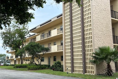 Condo in Hollywood, Florida, 1 bedroom  № 2044493 - photo 27