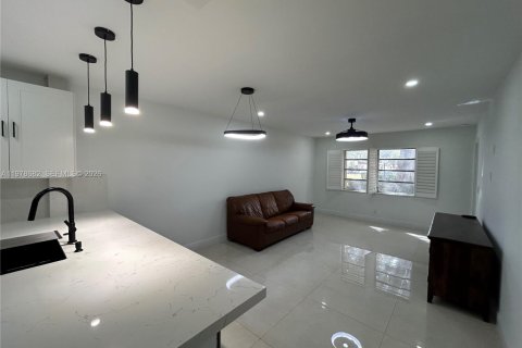 Condo in Hollywood, Florida, 1 bedroom  № 2044493 - photo 13