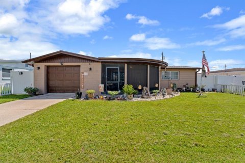 House in Holiday, Florida 3 bedrooms, 101.08 sq.m. № 2266289