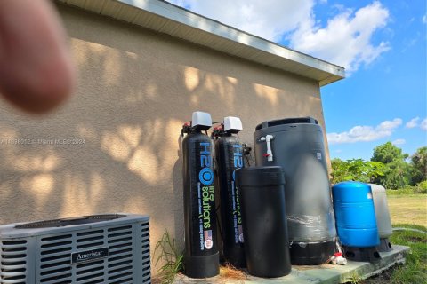 House in Lehigh Acres, Florida 4 bedrooms, 153.29 sq.m. № 1958912 - photo 9