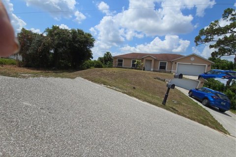 House in Lehigh Acres, Florida 4 bedrooms, 153.29 sq.m. № 1958912 - photo 10