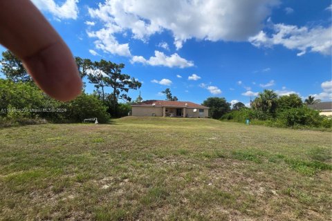 House in Lehigh Acres, Florida 4 bedrooms, 153.29 sq.m. № 1958912 - photo 8