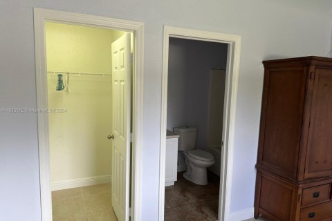 House in Lehigh Acres, Florida 4 bedrooms, 153.29 sq.m. № 1958912 - photo 30