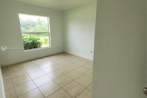 House in Lehigh Acres, Florida 4 bedrooms, 153.29 sq.m. № 1958912 - photo 24