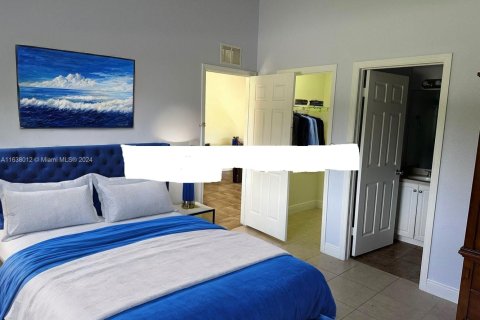 House in Lehigh Acres, Florida 4 bedrooms, 153.29 sq.m. № 1958912 - photo 2