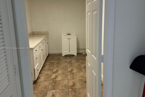 House in Lehigh Acres, Florida 4 bedrooms, 153.29 sq.m. № 1958912 - photo 27