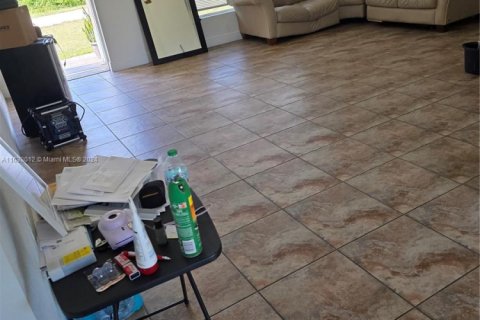 House in Lehigh Acres, Florida 4 bedrooms, 153.29 sq.m. № 1958912 - photo 20