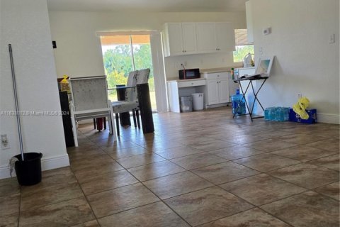 House in Lehigh Acres, Florida 4 bedrooms, 153.29 sq.m. № 1958912 - photo 4