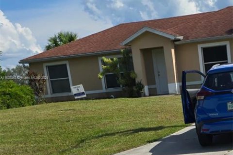 House in Lehigh Acres, Florida 4 bedrooms, 153.29 sq.m. № 1958912 - photo 3