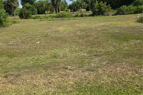 House in Lehigh Acres, Florida 4 bedrooms, 153.29 sq.m. № 1958912 - photo 15