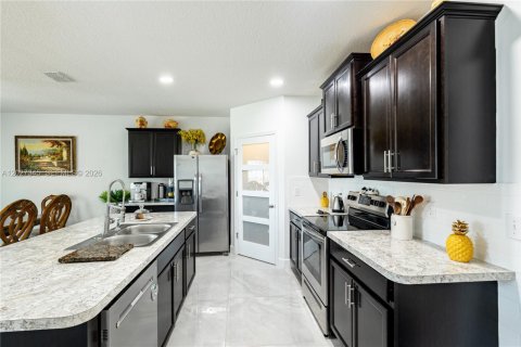 Villa ou maison à vendre à Port St. Lucie, Floride: 4 chambres, 169.73 m2 № 2171916 - photo 17