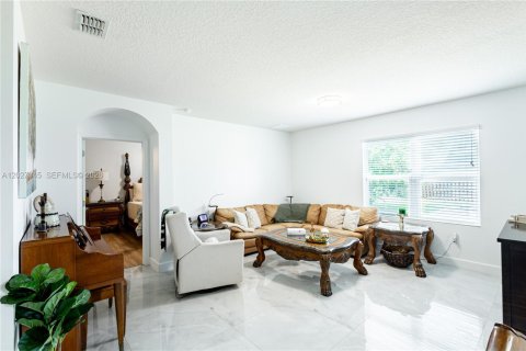 Villa ou maison à vendre à Port St. Lucie, Floride: 4 chambres, 169.73 m2 № 2171916 - photo 19