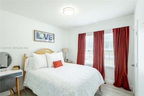 Villa ou maison à vendre à Port St. Lucie, Floride: 4 chambres, 169.73 m2 № 2171916 - photo 12