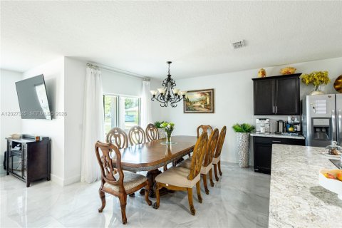 Villa ou maison à vendre à Port St. Lucie, Floride: 4 chambres, 169.73 m2 № 2171916 - photo 18