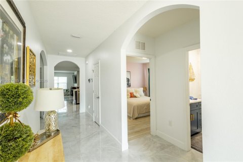 Villa ou maison à vendre à Port St. Lucie, Floride: 4 chambres, 169.73 m2 № 2171916 - photo 11