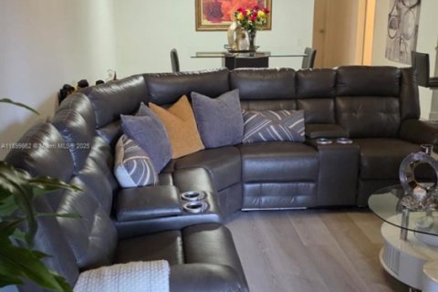 Condo in Miami, Florida, 3 bedrooms  № 1952494 - photo 6