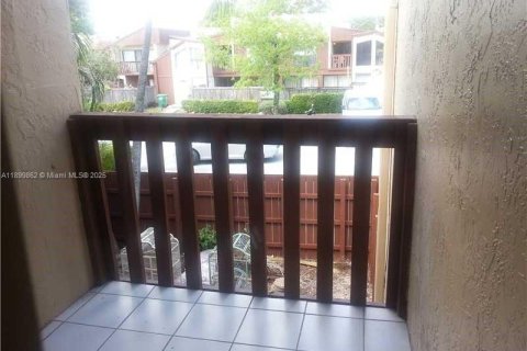 Condo in Miami, Florida, 3 bedrooms  № 1952494 - photo 14