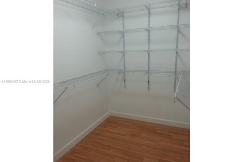 Condo in Miami, Florida, 3 bedrooms  № 1952494 - photo 23