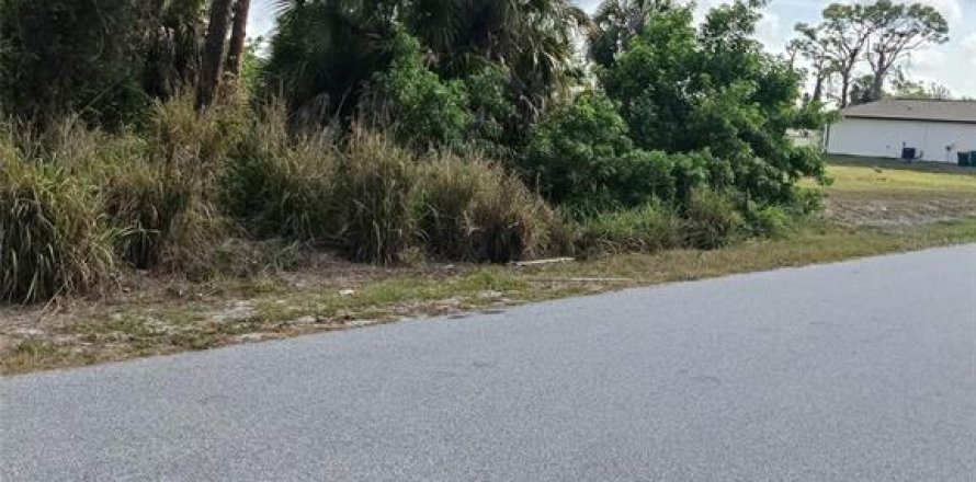 Land in Port Charlotte, Florida № 2158758