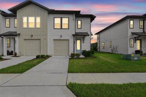 Townhouse in Davenport, Florida 3 bedrooms, 150.69 sq.m. № 2112428