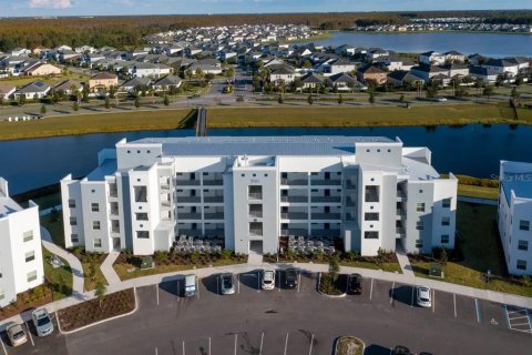 Condo in Kissimmee, Florida, 2 bedrooms in STOREY LAKE  № 1870576 - photo 1