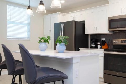 Condo in Kissimmee, Florida, 2 bedrooms in STOREY LAKE  № 1870576 - photo 3