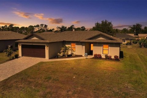 Villa ou maison à Port Charlotte, Floride 3 chambres, 134.8 m2 № 2411567