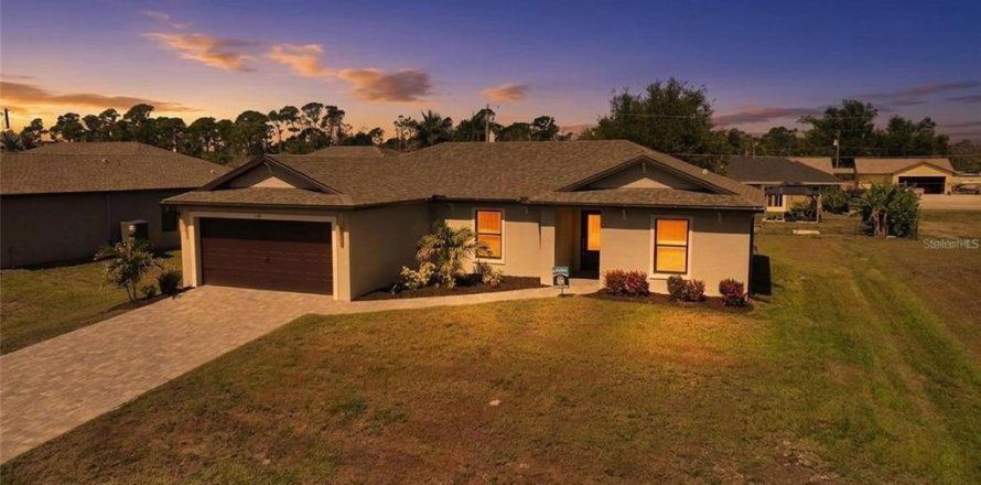 Villa ou maison à Port Charlotte, Floride 3 chambres, 134.8 m2 № 2411567