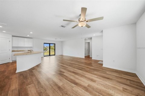 Villa ou maison à vendre à Port Charlotte, Floride: 3 chambres, 134.8 m2 № 2411567 - photo 2
