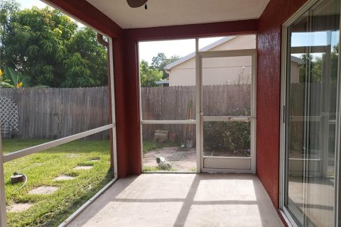 Villa ou maison à louer à Wesley Chapel, Floride: 3 chambres, 151.62 m2 № 2387744 - photo 3