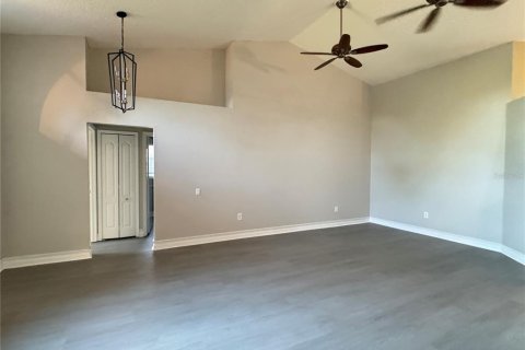 Villa ou maison à louer à Wesley Chapel, Floride: 3 chambres, 151.62 m2 № 2387744 - photo 6