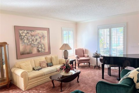 House in Winter Springs, Florida 4 bedrooms, 248.42 sq.m. № 2233561 - photo 2