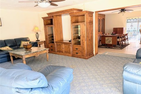 House in Winter Springs, Florida 4 bedrooms, 248.42 sq.m. № 2233561 - photo 6