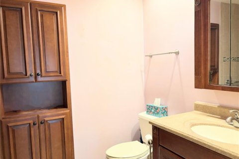 House in Winter Springs, Florida 4 bedrooms, 248.42 sq.m. № 2233561 - photo 9