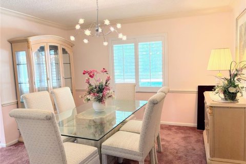 House in Winter Springs, Florida 4 bedrooms, 248.42 sq.m. № 2233561 - photo 3