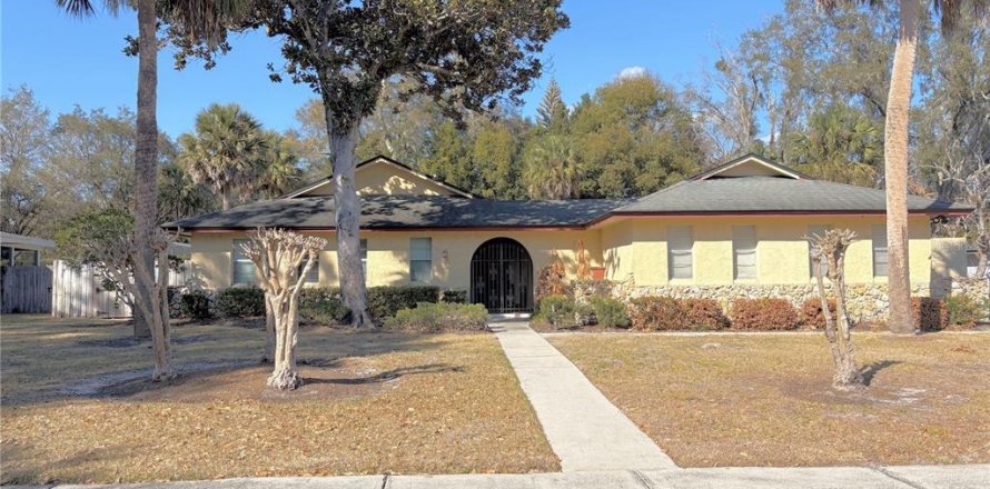 House in Winter Springs, Florida 4 bedrooms, 248.42 sq.m. № 2233561
