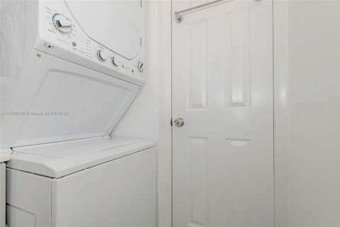 Купить кондоминиум в Майами, Флорида 3 спальни, 88.81м2, № 1923244 - фото 24