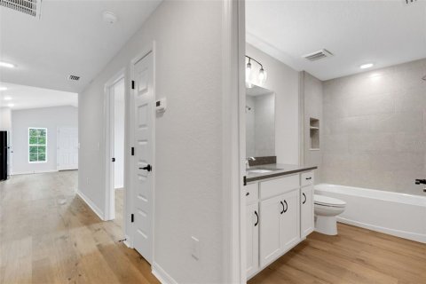 Commercial property in Lakeland, Florida 4 bedrooms, 96.99 sq.m. № 1901024 - photo 16