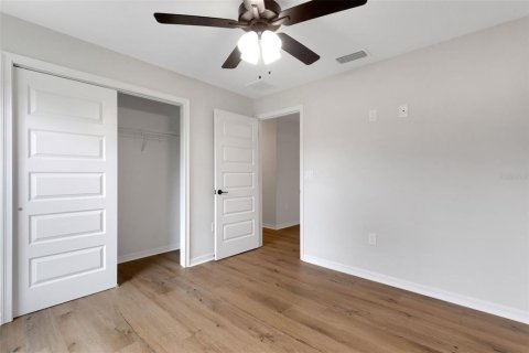 Commercial property in Lakeland, Florida 4 bedrooms, 96.99 sq.m. № 1901024 - photo 15
