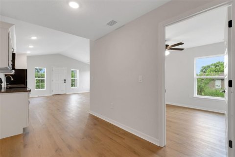 Commercial property in Lakeland, Florida 4 bedrooms, 96.99 sq.m. № 1901024 - photo 11