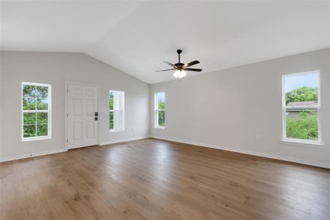 Commercial property in Lakeland, Florida 4 bedrooms, 96.99 sq.m. № 1901024 - photo 2