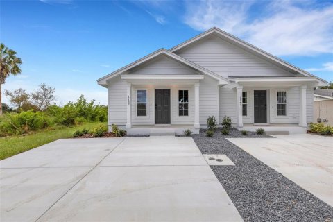 Commercial property in Lakeland, Florida 4 bedrooms, 96.99 sq.m. № 1901024 - photo 1