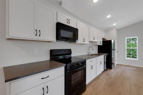 Commercial property in Lakeland, Florida 4 bedrooms, 96.99 sq.m. № 1901024 - photo 8