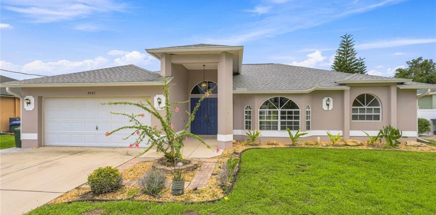 House in North Port, Florida 3 bedrooms, 181.35 sq.m. № 2226408