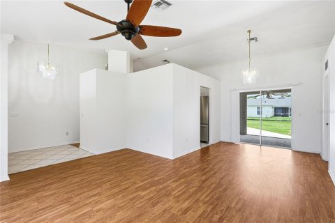 House in North Port, Florida 3 bedrooms, 181.35 sq.m. № 2226408 - photo 5