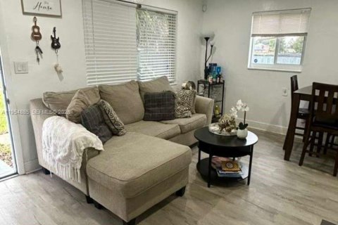 House in Fort Lauderdale, Florida 2 bedrooms, 61.32 sq.m. № 2008448 - photo 8