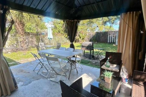 House in Fort Lauderdale, Florida 2 bedrooms, 61.32 sq.m. № 2008448 - photo 10